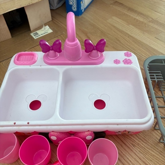 Disney Minnie Mouse Real Working Faucet Sink Toy Pink Cups Dishes - Picture 3 of 5